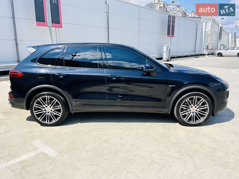 Внедорожник / Кроссовер Porsche Cayenne 2015 в Киеве