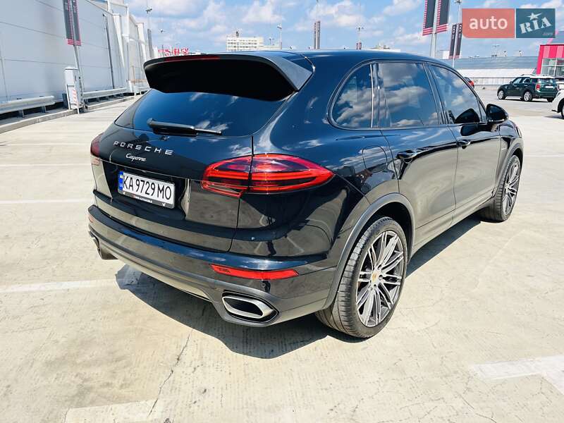 Внедорожник / Кроссовер Porsche Cayenne 2015 в Киеве