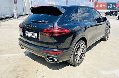 Внедорожник / Кроссовер Porsche Cayenne 2015 в 