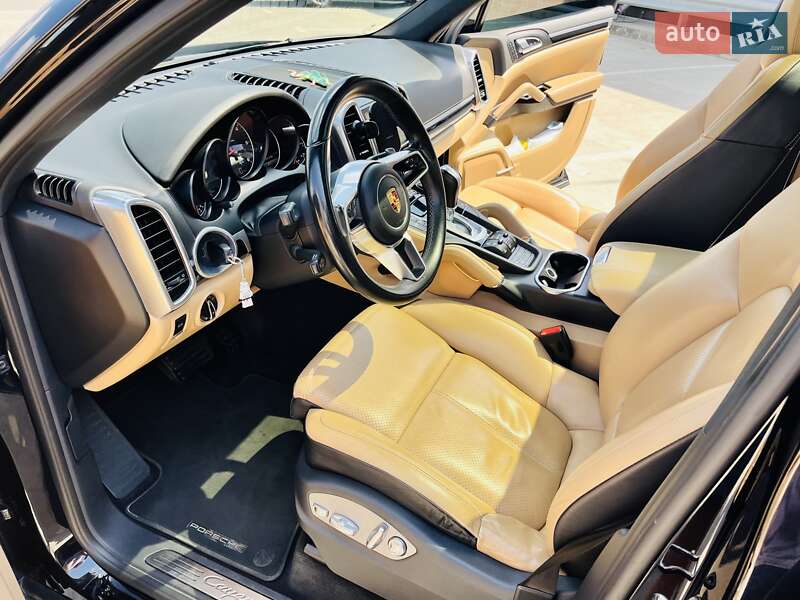 Внедорожник / Кроссовер Porsche Cayenne 2015 в Киеве