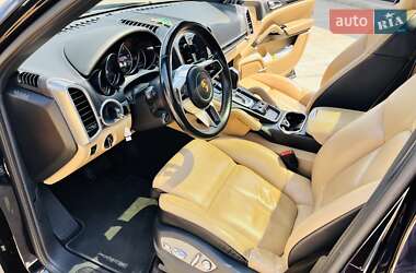 Внедорожник / Кроссовер Porsche Cayenne 2015 в 