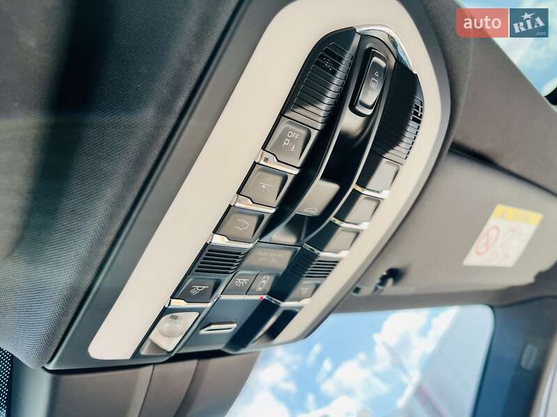 Внедорожник / Кроссовер Porsche Cayenne 2015 в Киеве