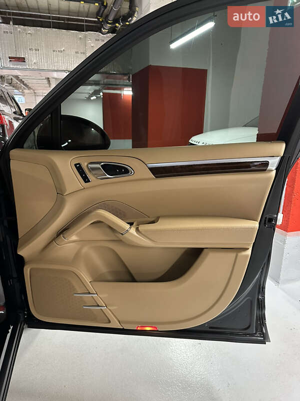 Позашляховик / Кросовер Porsche Cayenne 2013 в Ужгороді