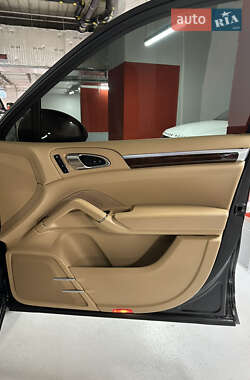 Внедорожник / Кроссовер Porsche Cayenne 2013 в 