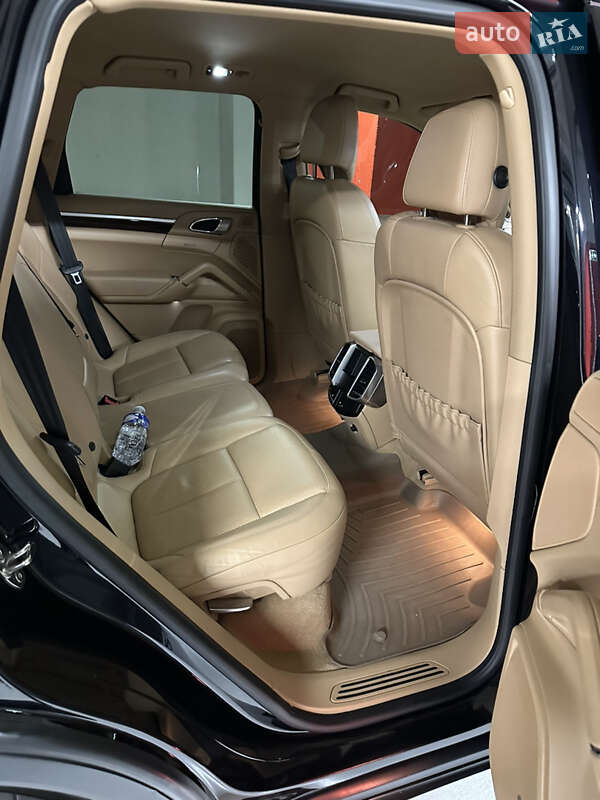Позашляховик / Кросовер Porsche Cayenne 2013 в Ужгороді