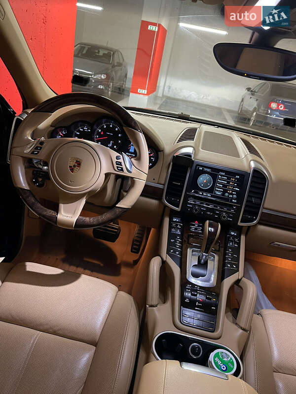 Позашляховик / Кросовер Porsche Cayenne 2013 в Ужгороді