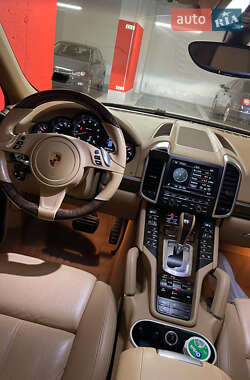 Внедорожник / Кроссовер Porsche Cayenne 2013 в 