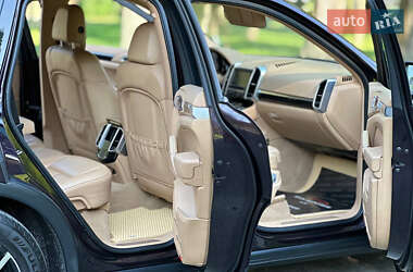 Внедорожник / Кроссовер Porsche Cayenne 2012 в 