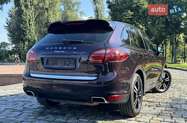 Внедорожник / Кроссовер Porsche Cayenne 2012 в 