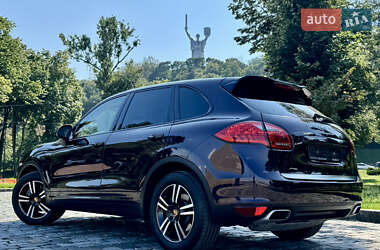 Внедорожник / Кроссовер Porsche Cayenne 2012 в 