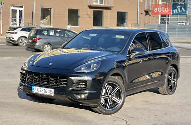 Внедорожник / Кроссовер Porsche Cayenne 2016 в 