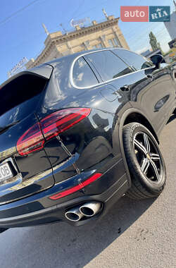 Внедорожник / Кроссовер Porsche Cayenne 2016 в 