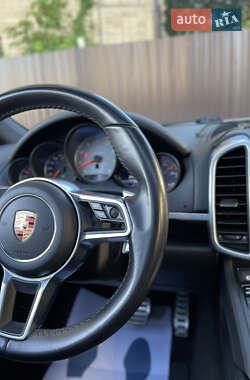 Внедорожник / Кроссовер Porsche Cayenne 2016 в 