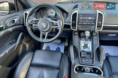 Внедорожник / Кроссовер Porsche Cayenne 2016 в 