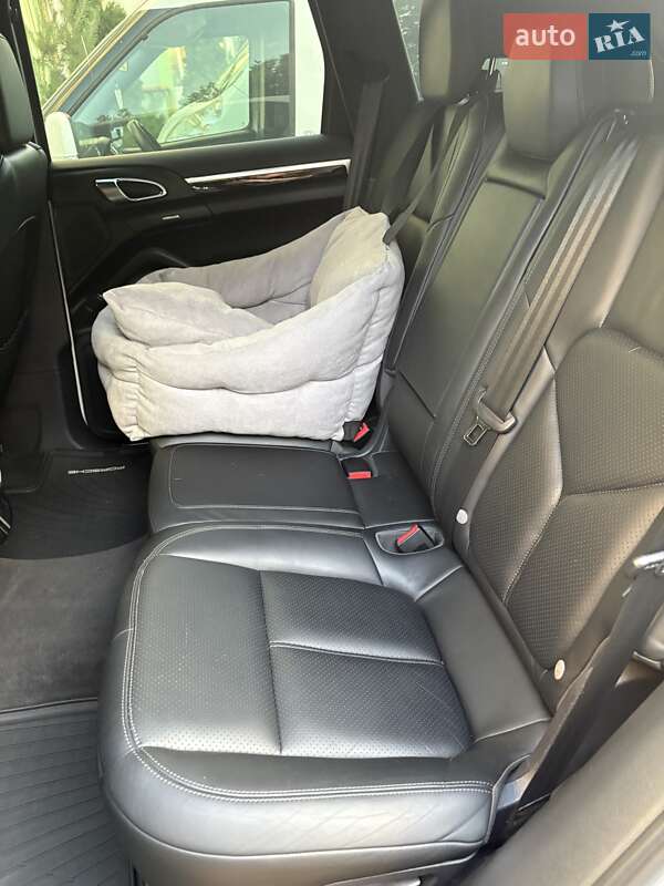 Внедорожник / Кроссовер Porsche Cayenne 2012 в Хмельницком
