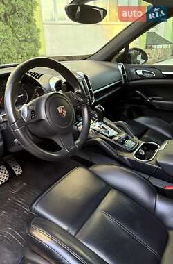 Внедорожник / Кроссовер Porsche Cayenne 2012 в 