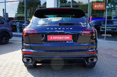 Внедорожник / Кроссовер Porsche Cayenne 2015 в 