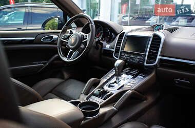 Внедорожник / Кроссовер Porsche Cayenne 2015 в 