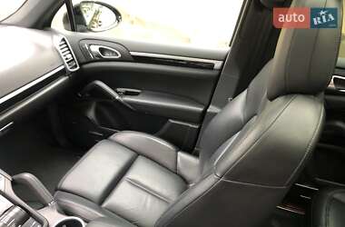 Внедорожник / Кроссовер Porsche Cayenne 2015 в 