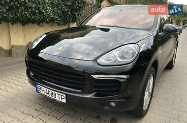 Внедорожник / Кроссовер Porsche Cayenne 2015 в 