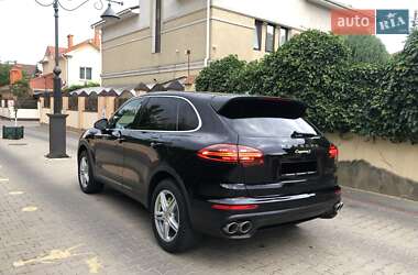 Внедорожник / Кроссовер Porsche Cayenne 2015 в 