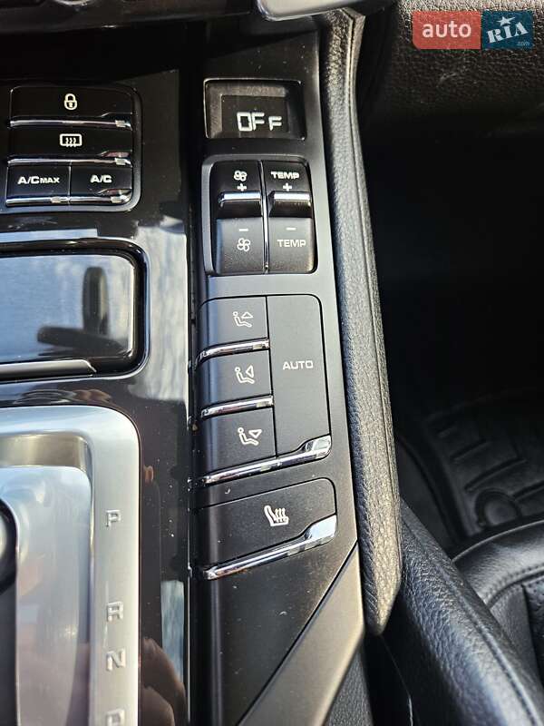 Внедорожник / Кроссовер Porsche Cayenne 2013 в Полтаве