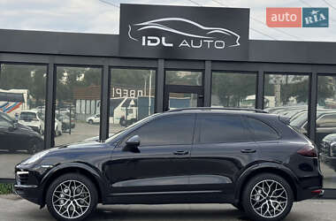 Внедорожник / Кроссовер Porsche Cayenne 2011 в 