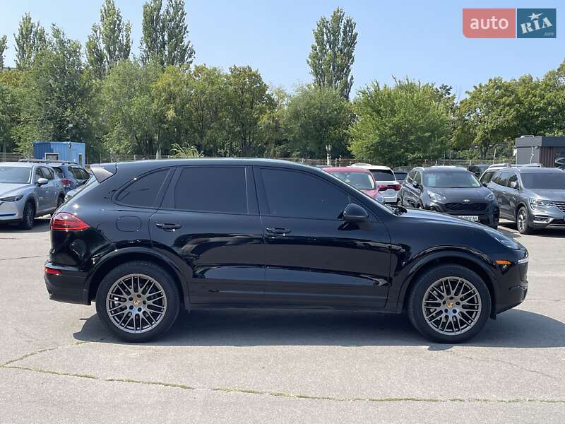 Позашляховик / Кросовер Porsche Cayenne 2016 в Дніпрі