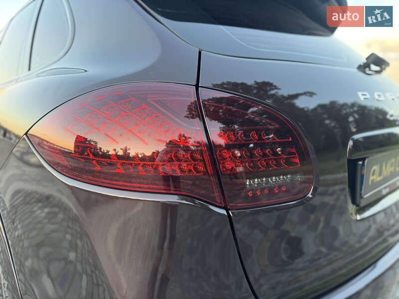 Внедорожник / Кроссовер Porsche Cayenne 2014 в Львове
