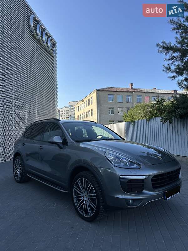 Внедорожник / Кроссовер Porsche Cayenne 2015 в Киеве