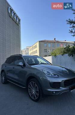 Внедорожник / Кроссовер Porsche Cayenne 2015 в 