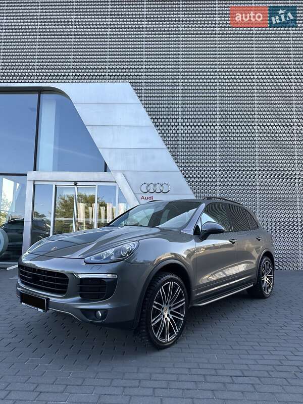 Внедорожник / Кроссовер Porsche Cayenne 2015 в Киеве