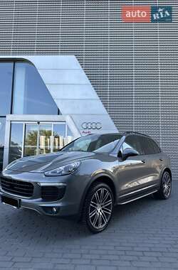 Внедорожник / Кроссовер Porsche Cayenne 2015 в 
