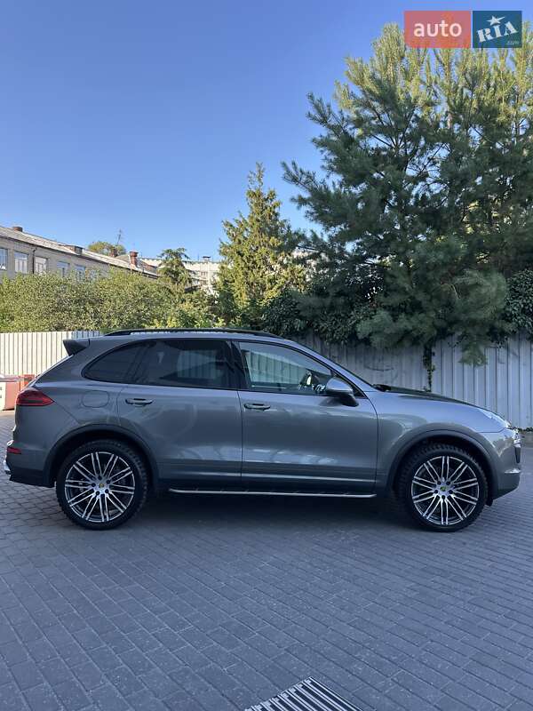Внедорожник / Кроссовер Porsche Cayenne 2015 в Киеве