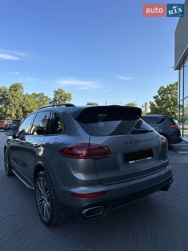 Внедорожник / Кроссовер Porsche Cayenne 2015 в Киеве