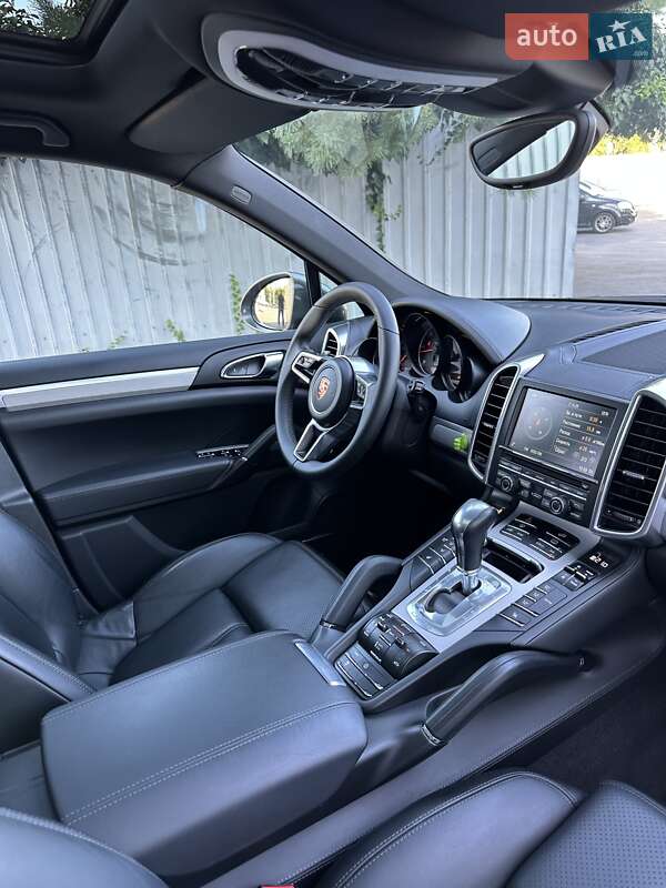 Внедорожник / Кроссовер Porsche Cayenne 2015 в Киеве