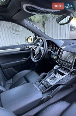 Внедорожник / Кроссовер Porsche Cayenne 2015 в 