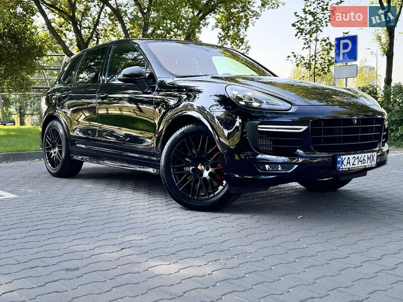 Внедорожник / Кроссовер Porsche Cayenne 2017 в Киеве
