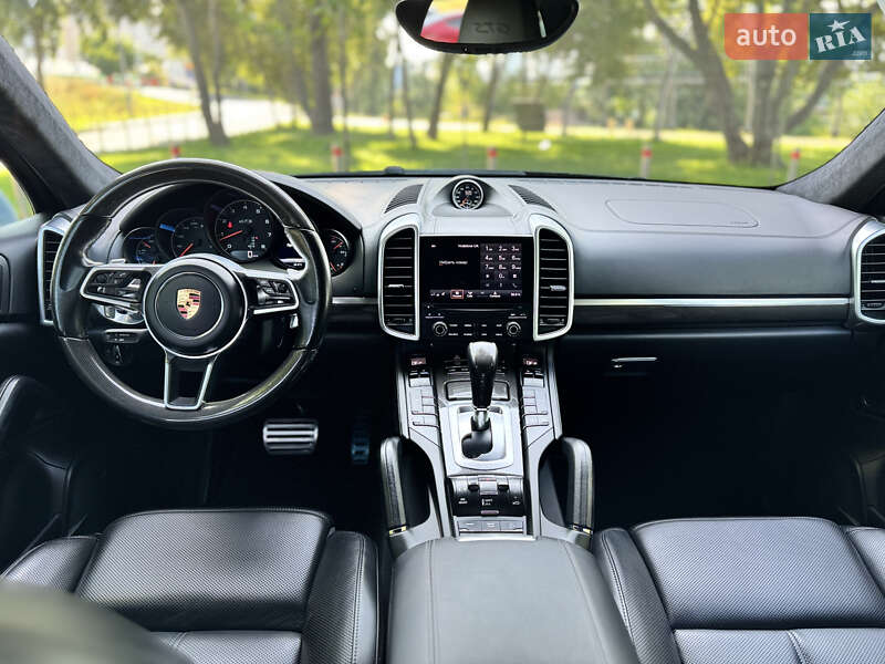 Внедорожник / Кроссовер Porsche Cayenne 2017 в Киеве