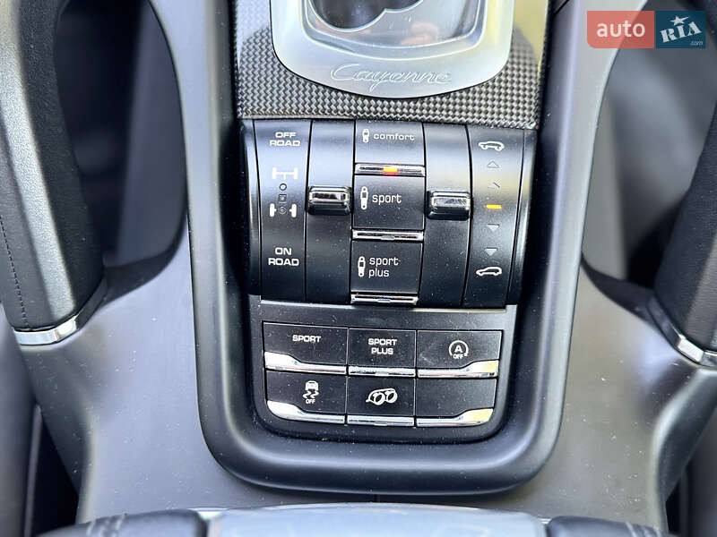 Внедорожник / Кроссовер Porsche Cayenne 2017 в Киеве