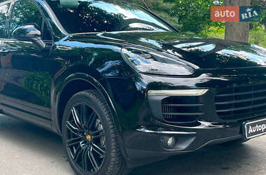 Внедорожник / Кроссовер Porsche Cayenne 2017 в 