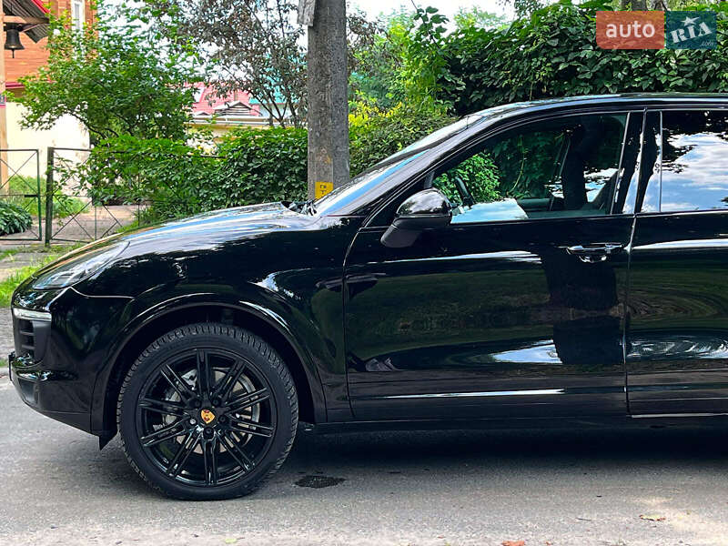 Внедорожник / Кроссовер Porsche Cayenne 2017 в Киеве
