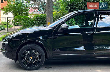 Внедорожник / Кроссовер Porsche Cayenne 2017 в 