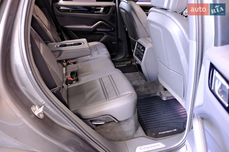 Внедорожник / Кроссовер Porsche Cayenne 2019 в Одессе