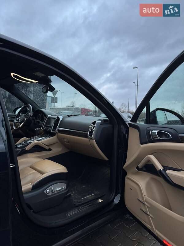 Внедорожник / Кроссовер Porsche Cayenne 2015 в Львове
