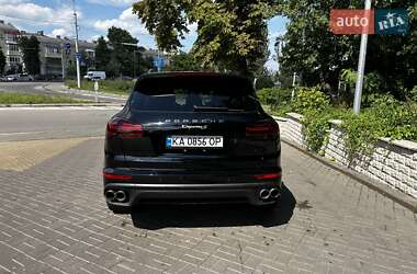 Внедорожник / Кроссовер Porsche Cayenne 2017 в 