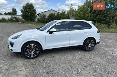 Внедорожник / Кроссовер Porsche Cayenne 2016 в 