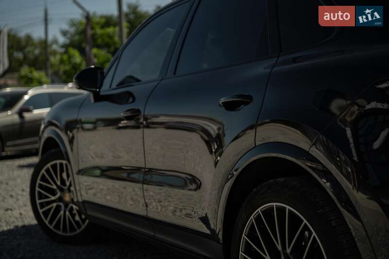 Внедорожник / Кроссовер Porsche Cayenne 2019 в Черновцах