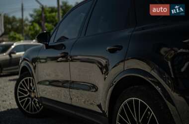 Внедорожник / Кроссовер Porsche Cayenne 2019 в 