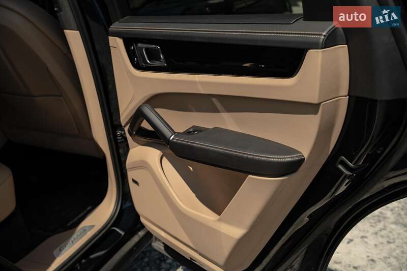 Внедорожник / Кроссовер Porsche Cayenne 2019 в Черновцах